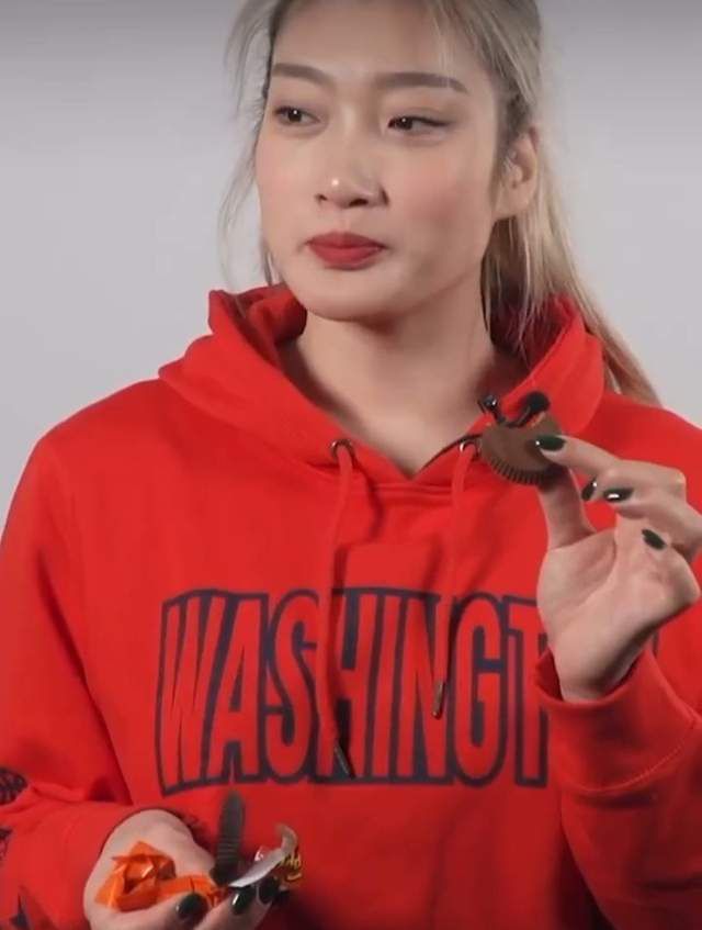 影片中大量使用重庆话，她甚至做梦都在说“要得”，这一细节体现了她对角色塑造的用心。