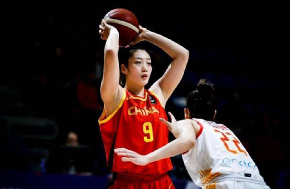 第88届奥斯卡颁奖礼在即 工作人员筹备倒计时冲刺 2016-02-27 美国洛杉矶，当地时间2月26日，第88届奥斯卡颁奖礼举行在即，工人们在好莱坞高地中心筹备典礼事项。