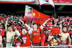 台湾金钟奖典礼众星云集 众女星拼胸露腿比性感 2014-10-26 10月25日晚，2014年台湾金钟奖颁奖典礼举行，红毯上众女星争奇斗艳，Selina、Ella、陈乔恩、杨谨华、郭采洁、天心等女星比胸露背、性感吸睛；而周渝民、陈柏霖、郑元畅等男星西装笔挺、帅气英俊 尺度大开！