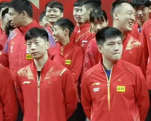 面对困境，香港电影人开始寻求新的出路。